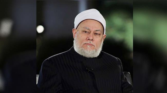 هل يجوز قراءة الطالع اليومي من باب التسلية ؟.. علي جمعة يجيب