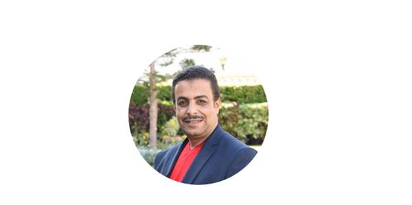 اللعب مع الصغار