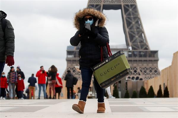 فرنسا تفرض ارتداء الكمامة فى الشوارع  بسبب كورونا