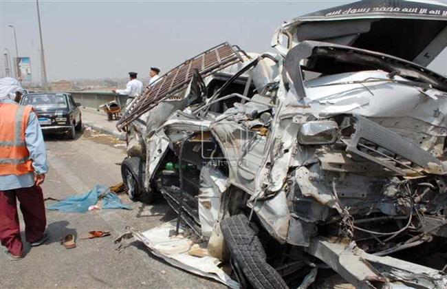 إصابة 12 عاملا فى حادث تصادم  على طريق الإسماعيلية - السويس  