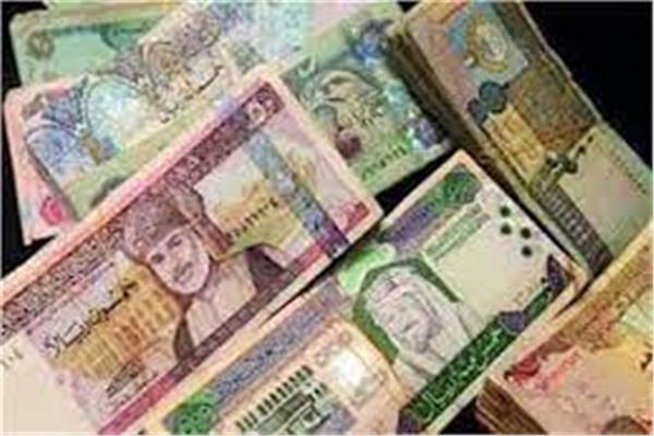 أسعار العملات العربية في بداية التعاملات البنكية