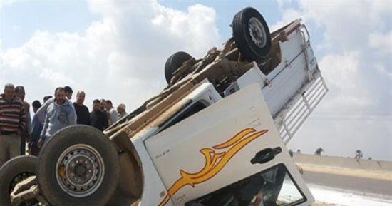 إصابة عاملان بإصابات متفرقة اثر انقلاب سيارة ربع نقل بأسوان
