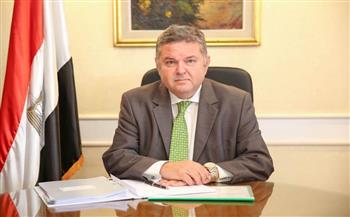   وزير قطاع الأعمال يبحث مع «ماز» البيلاروسية إنتاج أتوبيسات تعمل بالغاز الطبيعي