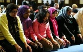 ما حكم ارتداء المرأة للبنطال في الصلاة؟.. الإفتاء توضح