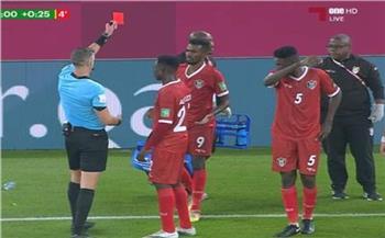 طرد لاعب منتخب السودان قبل نهاية الشوط الأول (بالفيديو )