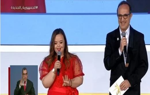 السيسي يعتذر لطفلة من ذوي الهمم بسبب التنمر