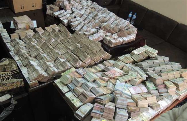 الأموال العامة تضبط تاجر عملة بالسوق السوداء بحجم تعاملات 5 مليون جنيه