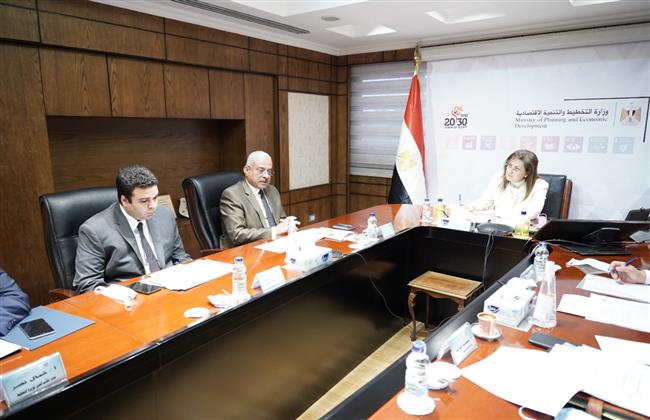 وزيرة التخطيط تلتقي محافظ السويس لدراسة توطين أهداف التنمية المستدامة
