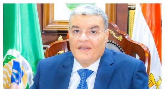 محافظ المنيا يتابع معدلات تنفيذ مشروعات الصحة والطرق ببني مزار