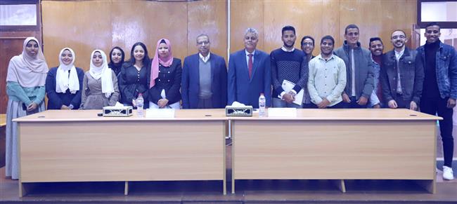 رئيس جامعة جنوب الوادي يلتقى بأعضاء مجلس اتحاد طلاب الجامعة