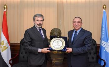   محافظ الإسكندرية يبحث مع سفير إيطاليا تعزيز سبل التعاون والعلاقات بين الجانبين