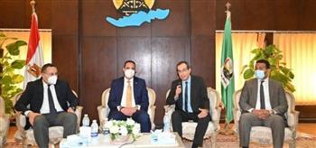 رئيس جامعة الإسكندرية يناقش سبل التعاون مع محافظ الفيوم