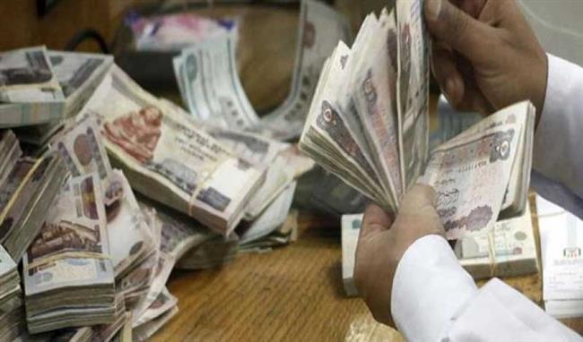 الإفتاء توضح حكم الزكاة على الراتب الشهري