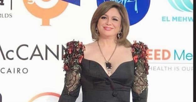رانيا يوسف تقيم ازياء إلهام شاهين في القاهرة السينمائي