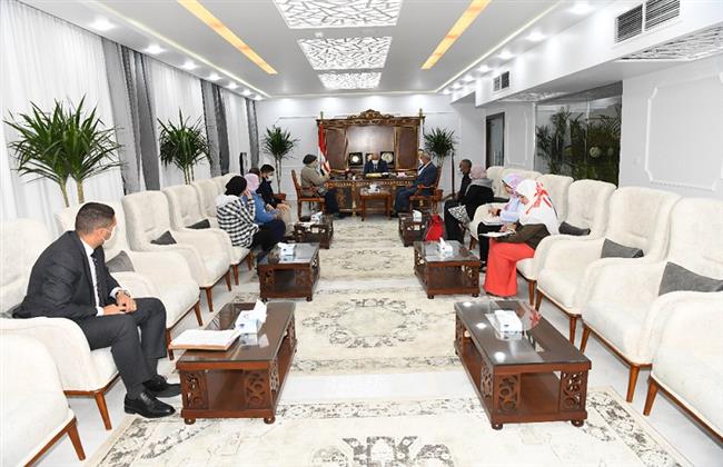 الداودي يستقبل أعضاء مؤسسة تروس لبحث تنفيذ مجمع تجاري حضاري بقنا 