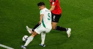   نقل الجزائري بونجاح للمستشفى بعد إصابته في لقاء مصر بـ كأس العرب