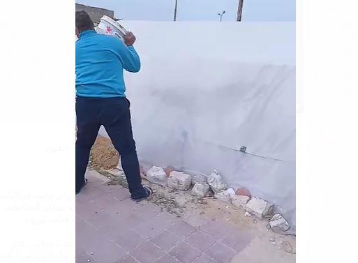 سكان الخيام بالإسكندرية يتبثوا أطرافها بالحجارة 