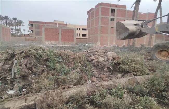 الجيزة تزيل ١١ حالة تعدى على المصارف بابوالنمرس