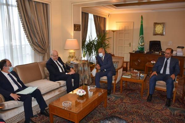 أبو الغيط يستقبل رئيس الوزراء اللبناني ويؤكد دعم الجامعة العربية لبلاده