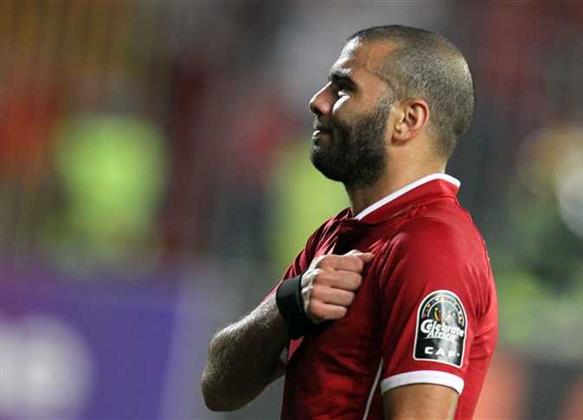 مفاجأة.. الأهلي يمنع عماد متعب من دخول النادي