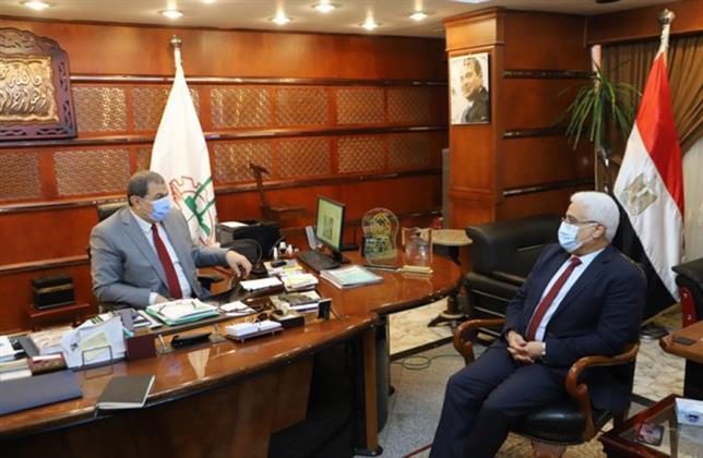 «القوي العاملة» و«التأمينات» تبحث آلية توفير الرعاية للعمالة غير المنتظمة