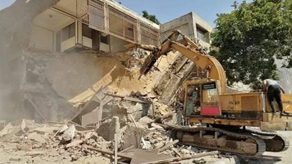 إزالة مبنى مخالف لتعديه على حرم الآثار فى عين شمس