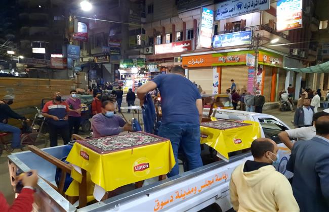 تحرير محاضر للمخالفين بالجملة وغلق مقاهي فى كفر الشيخ