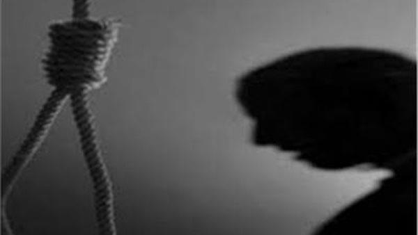 بسبب أزمة نفسية.. انتحار شاب داخل غرفته في أكتوبر