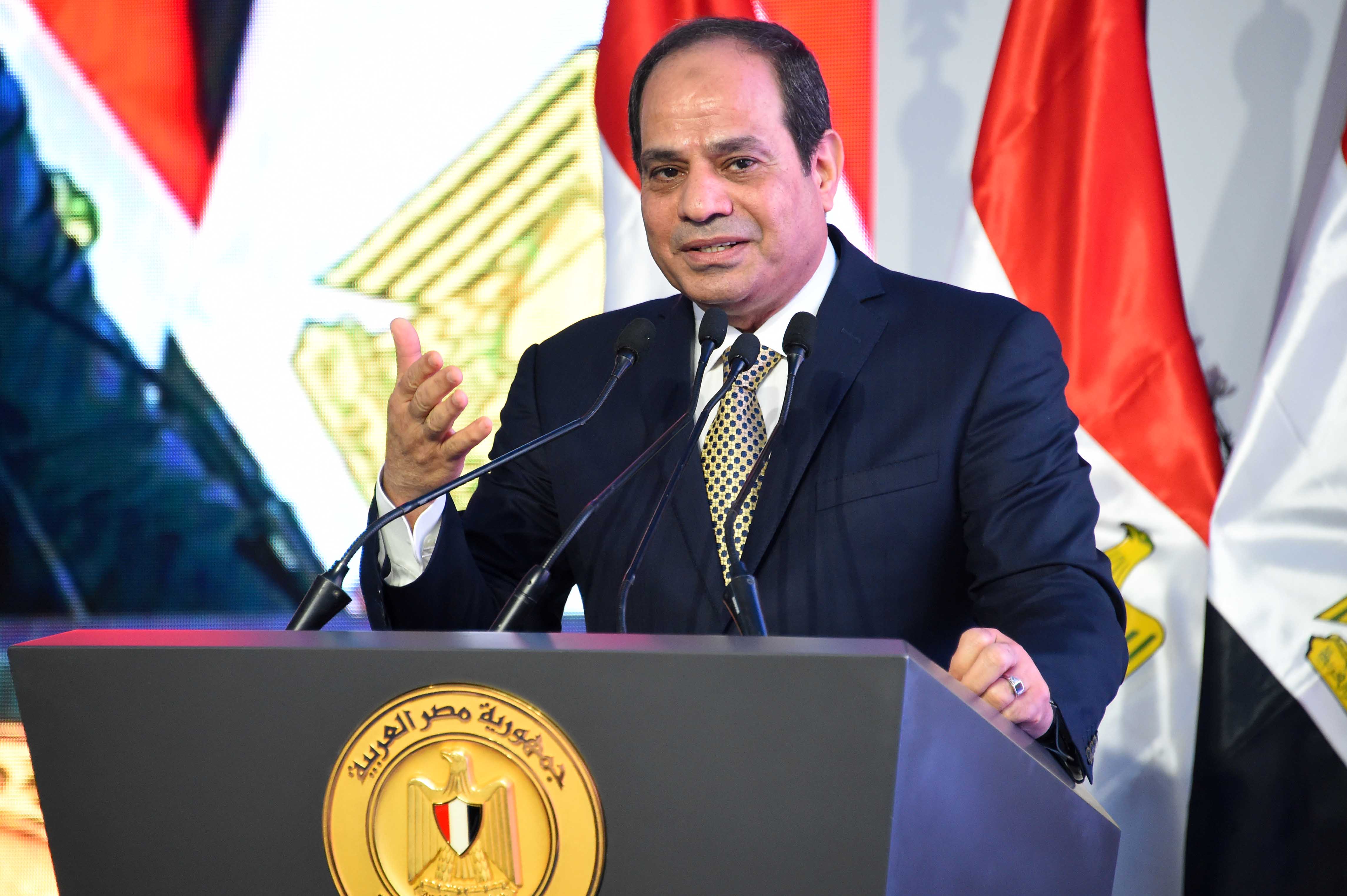 السيسى لعمال مصر: كفاحكم محل تقدير وستجدوننى دائما حافظا لعهدى معكم