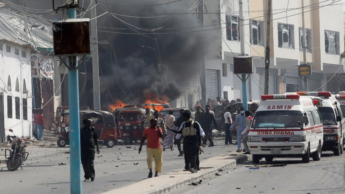 انتحاري يفجر نفسه ويقتل 6 ضباط في العاصمة الصومالية