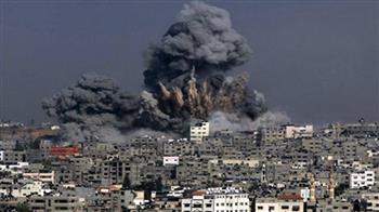   غارات إسرائيلية علي قطاع غزة تستهدف 10 فلسطينين