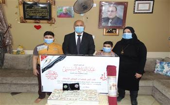   الصحة تقدم هدايا الرئيس عبدالفتاح السيسي لشهداء الأطقم الطبية بمناسبة عيدالفطر المبارك