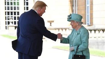   سخرية وغضب ببريطانيا.. «مطلوب» إزالة صورة للملكة بقبعة ترامب
