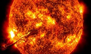   «البحوث الفلكية» يحذر من تعرض الأرض لأقوى عاصفة شمسية جيومغناطيسية