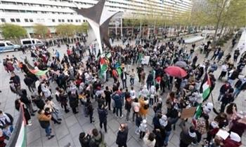    متظاهرون يتضامنون مع فلسطين فى شرق ألمانيا