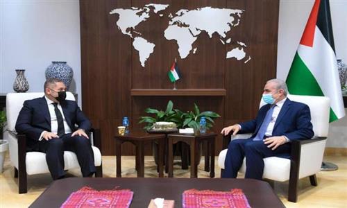 السفير المصرى يلتقى رئيس الوزراء الفلسطينى برام الله