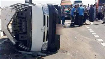  مصرع وإصابة 13 شخصا في حادث سيارة نقل بالسويس
