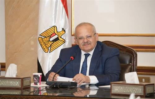 رئيس جامعة القاهرة: ترميم وصيانة المبنى الرئيس لكلية الآداب