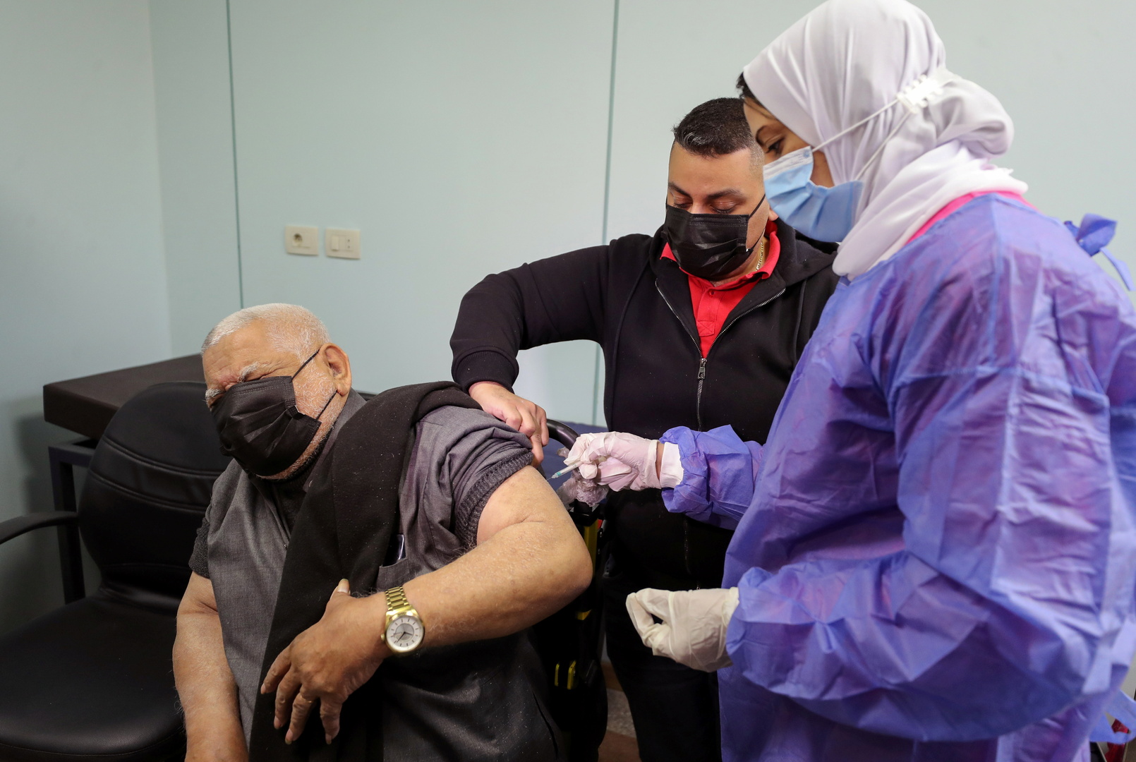 مصر تدرس إدراج جرعة ثالثة للقاح كورونا