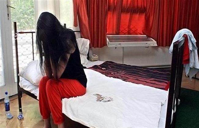 كهربائي القليوبية صور زوجته في أوضاع إباحية: «برضاها»