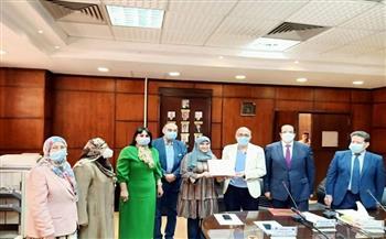 معهد الكبد القومي بجامعة المنوفية يكرم موظفيه المجتهدين