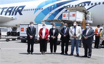 وزيرة الصحة تستقبل الدفعة الأولى من المواد الخام لتصنيع لقاح "سينوفاك" الصيني بمصر