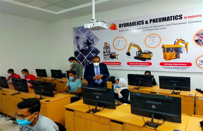 رئيس جامعة بني سويف التكنولوجية يتفقد سير الاختبارات العملية بالكلية المصرية الكورية 