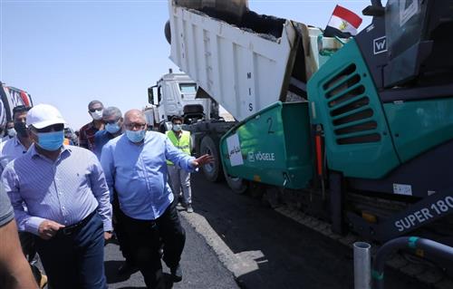 وزير النقل يتفقد محور قوص على النيل استعدادا لافتتاحه الرسمي