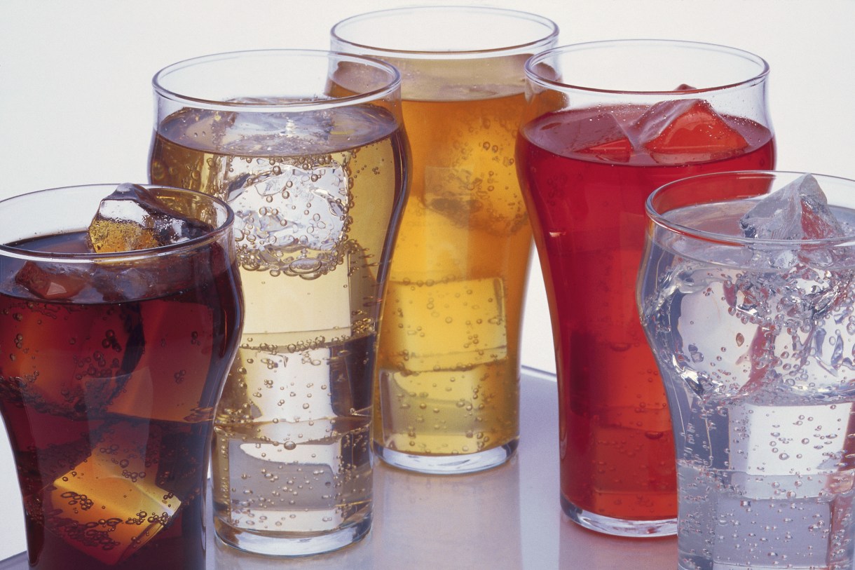 دراسة: المشروبات المحلاة تهدد النساء بسرطان القولون