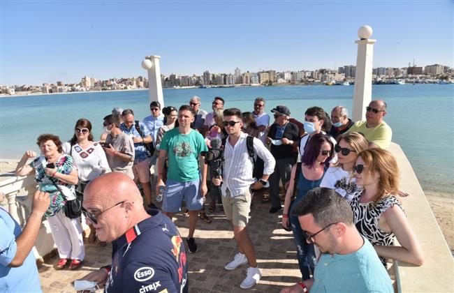 أولى الوفود السياحية تغادر مطروح بعد انتهاء رحلتها