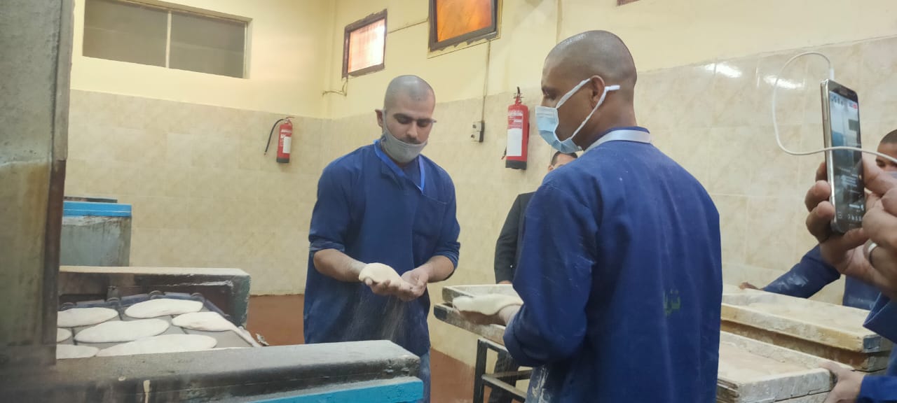 شاهد| «دار المعارف» داخل مطبخ ومخبز سجن المنيا