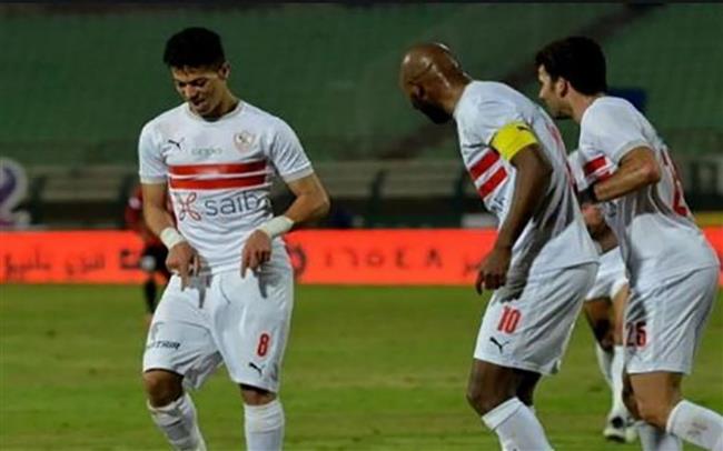 لاعبو الزمالك يتفقدون أرضية ستاد الإسكندرية