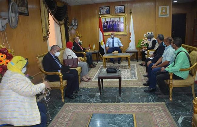 محافظ الوادي الجديد يلتقي وفد وزارة الشباب والرياضة