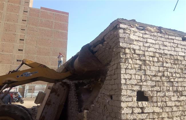" الجيزة " إزالة فورية لحالة بناء مخالف بشارع "فرع والى" بالمنيب